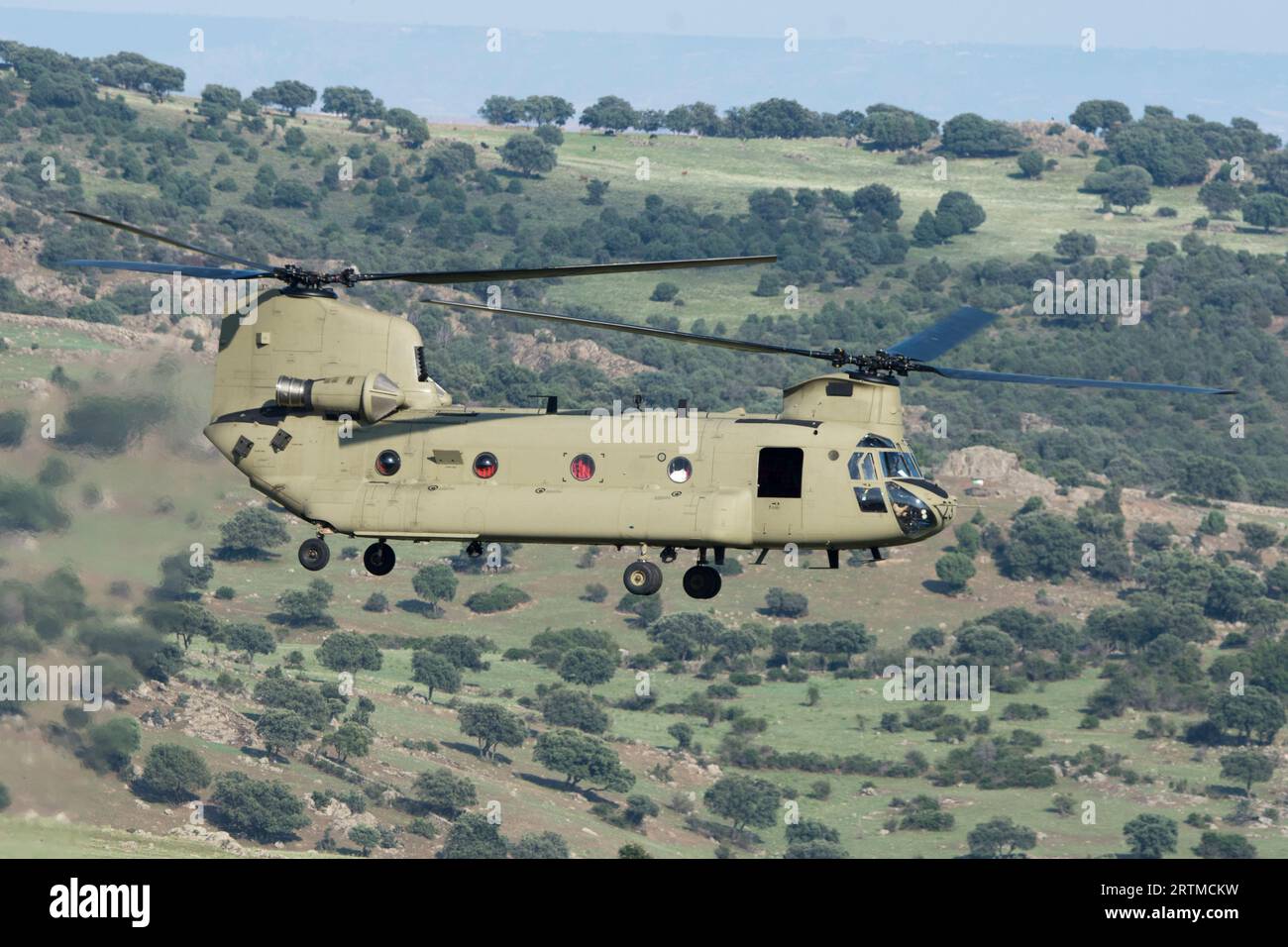 Helicóptero de transporte militar de dos rotores Stock Photo