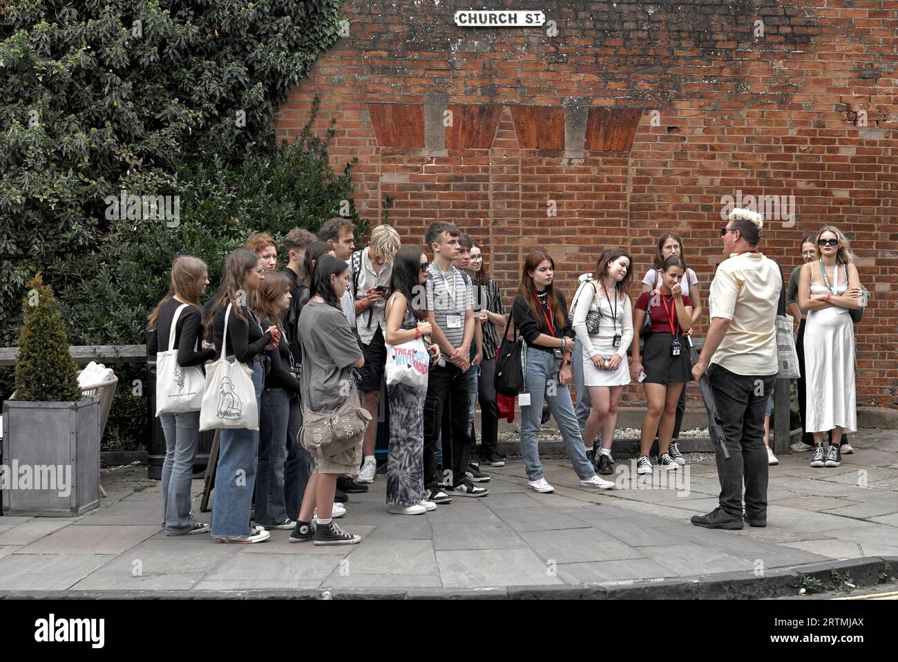 Tour guide UK with overseas students on an educational history fact finding course. Stratford upon Avon England Stock Photo