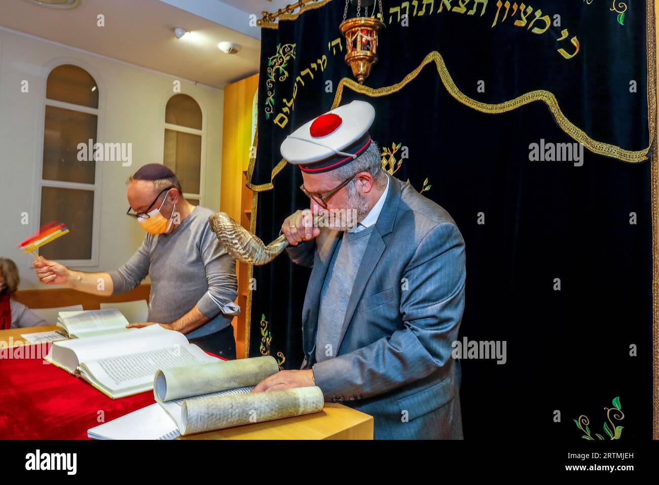 Purim celebration in Beth Yaacov synagogue, Paris, France. Rabbi Gabriel Farhi blowing the shofar Stock Photo