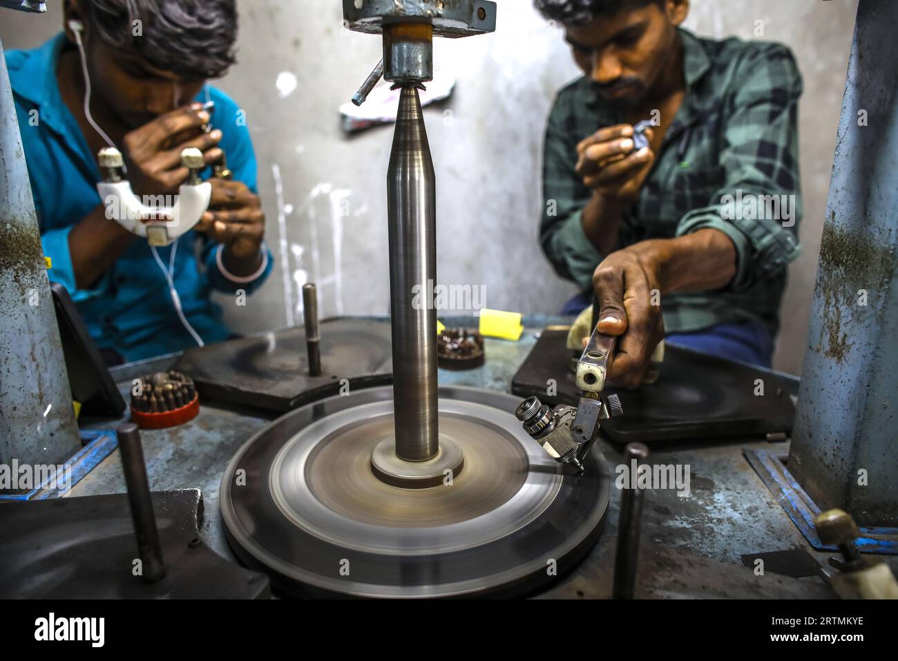 Diamond polishing machine hires stock photography and images Alamy