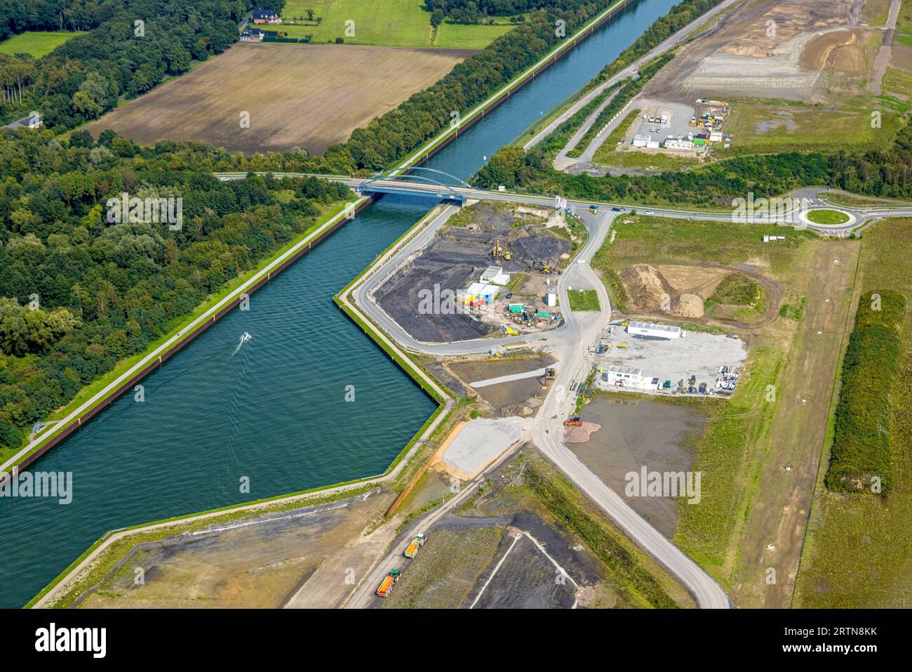 Luftbild, Wasserstadt Aden, Baugebiet für geplantes Stadtquartier auf dem Gelände der ehemaligen Zeche Haus Aden, Oberaden, Bergkamen, Ruhrgebiet, Nordrhein-Westfalen, Deutschland ACHTUNGxMINDESTHONORARx60xEURO *** Aerial view, Wasserstadt Aden, construction area for planned urban quarter on the site of the former Haus Aden colliery, Oberaden, Bergkamen, Ruhr area, North Rhine-Westphalia, Germany ATTENTIONxMINESTHONORARx60xEURO Stock Photo