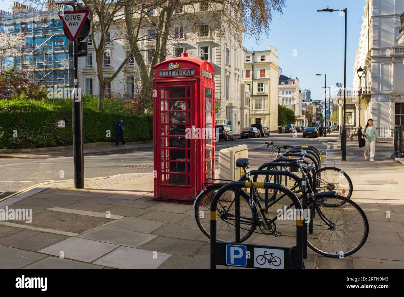 London, UK, 2023. A currant red phone box, the K6 (kiosk number six) model designed in 1935 and adorned with St Edward's Crown embossed in bas-relief Stock Photo