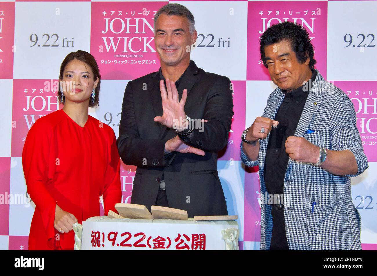 Uta Abe Chad Stahelski Und Hiroshi Fujioka Bei Der Premiere Des uta-abe-chad-stahelski-und-hiroshi-fujioka-bei-der-premiere-des
