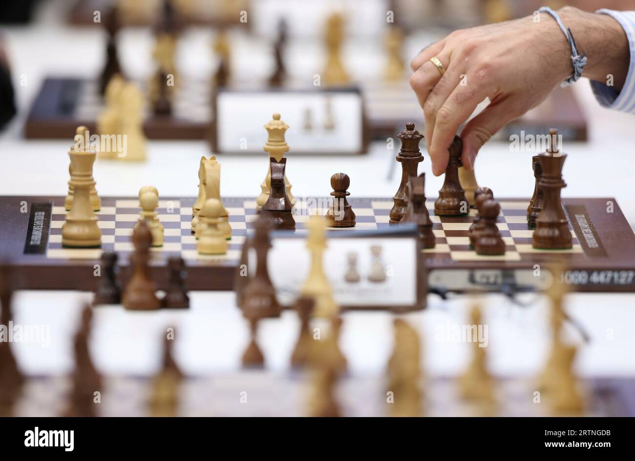 Viswanathan Anand (R, India) and Vladimir Kramnik (L, Russia) seen during  their first World Championship match at the 'Bundeskunsthalle' in Bonn,  Germany, 14 October 2008. The World Championship title will be awarded