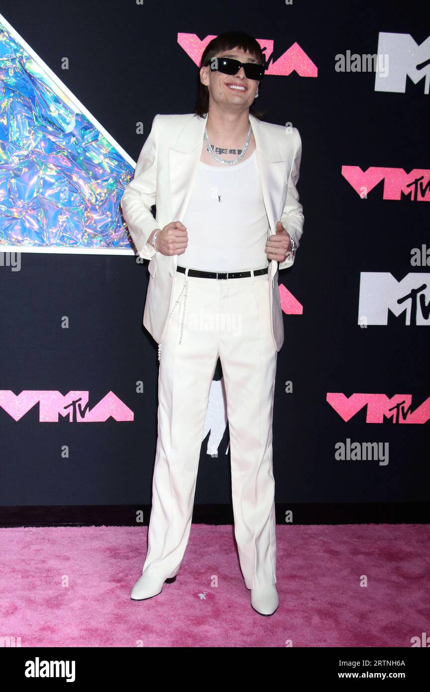 Peso Pluma bei der Verleihung der MTV Video Music Awards 2022 im