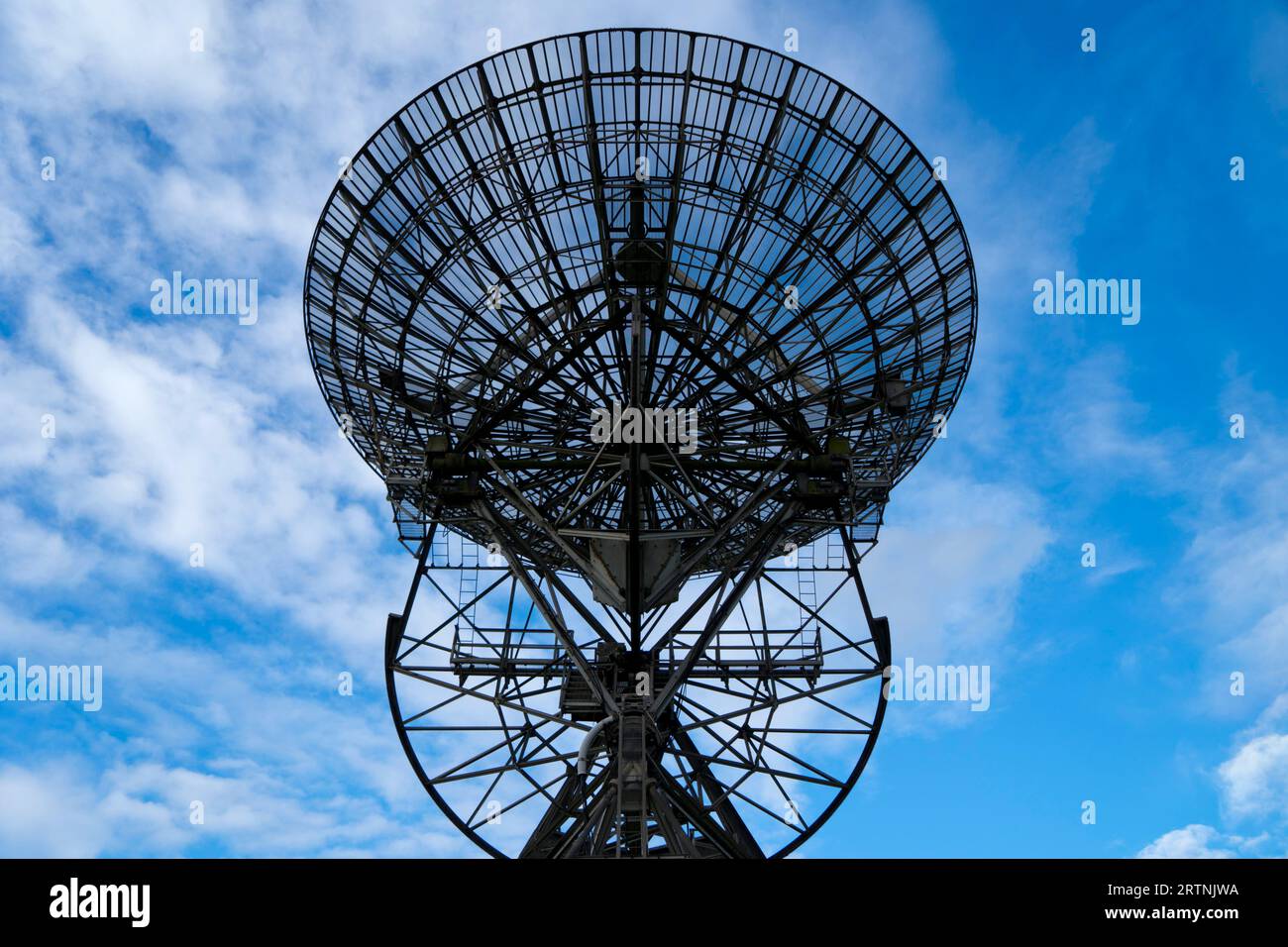 The One mile telescope at the Mullard Radio Astronomy Observatory