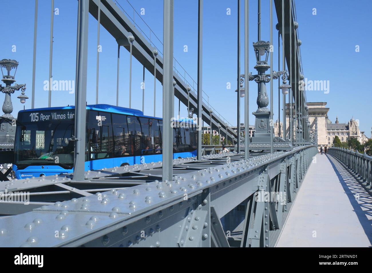 Bus crossing from Pest to Buda on the Chain Bridge, Szechenyi Lanchid, Budapest, Hungary Stock Photo