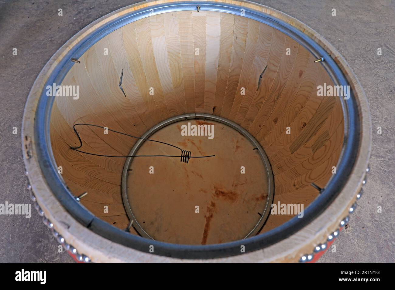 Internal structure of Chinese traditional percussion instrument drum