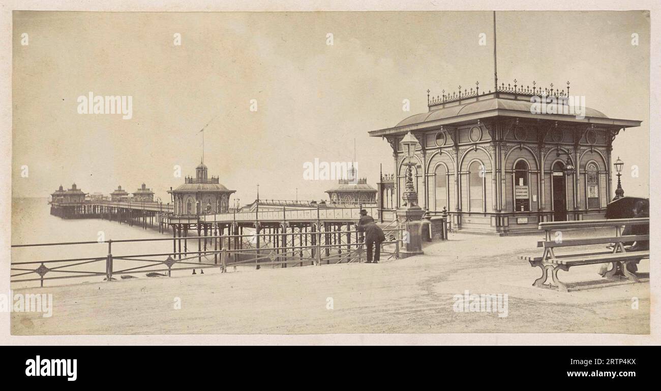 View from sea of ​​a pier and a town, probably Brighton West Pier, in Brighton, Sussex County, built between 1863 and 1866, anonymous, 1878 - 1890 Stock Photo