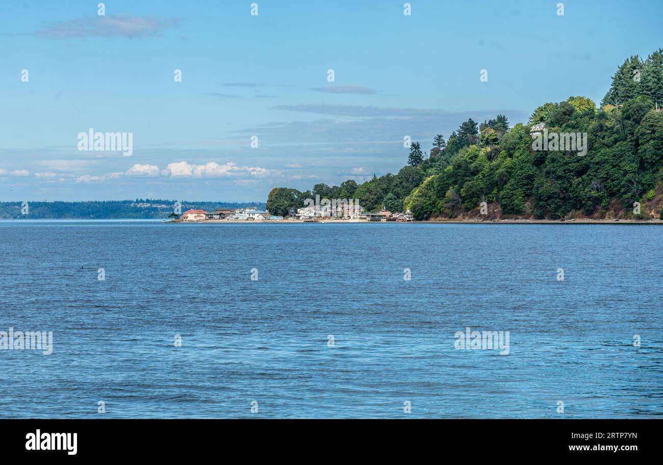 A view of waterfront homes at Dash Point, Washington Stock Photo Alamy