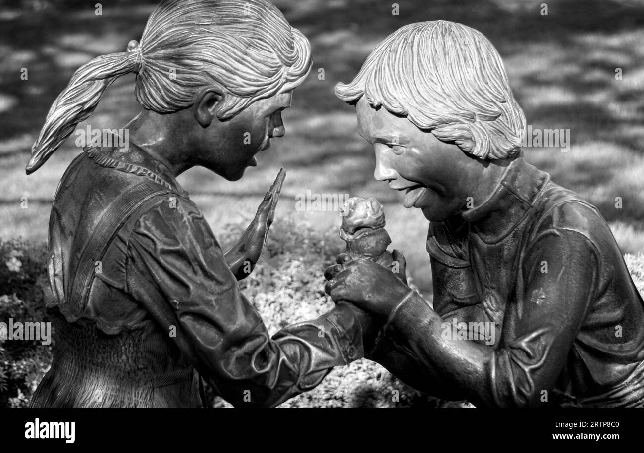 girl and boy eating ice cream bronze statue Calgary Zoo Alberta Stock Photo