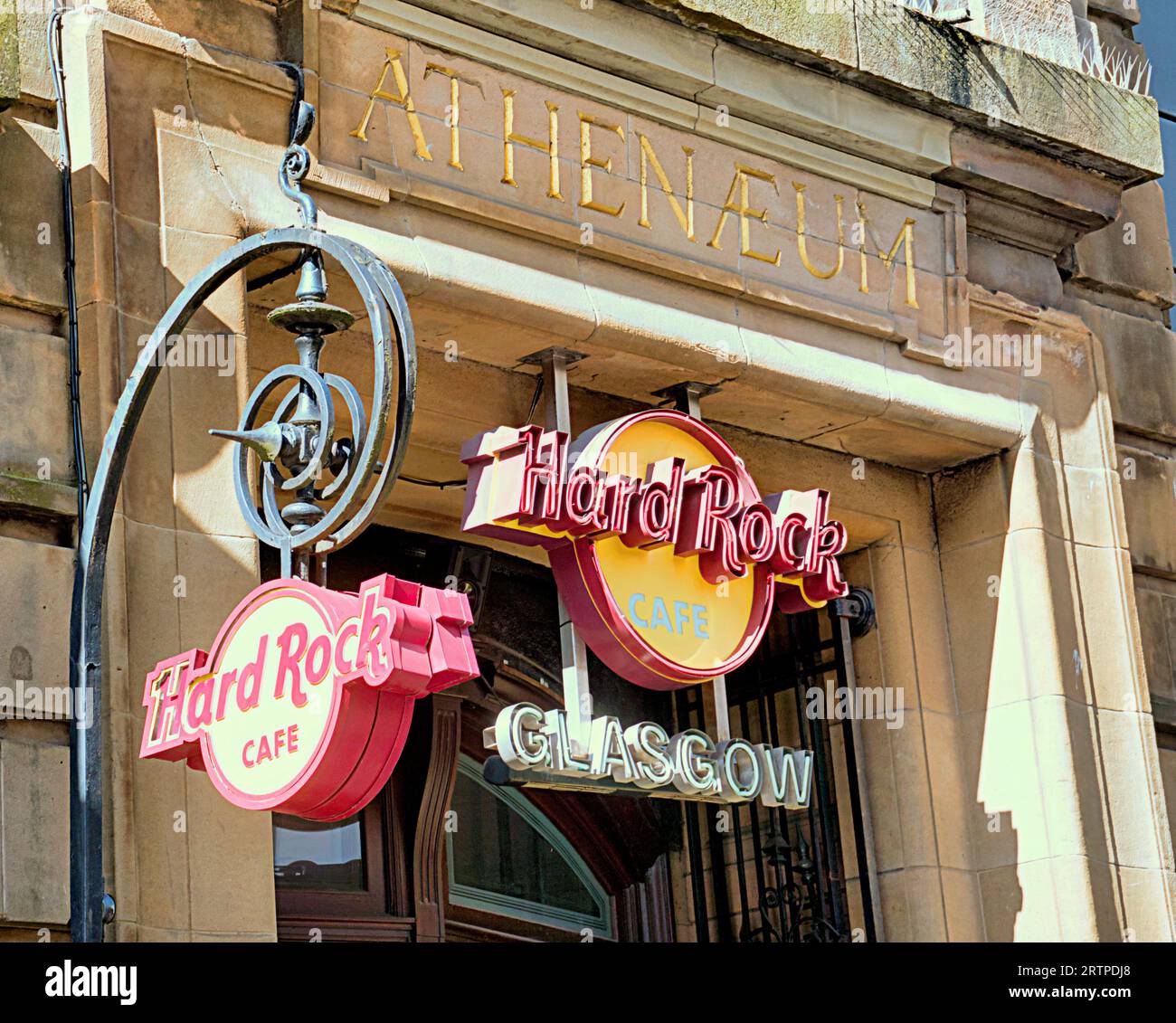 Glasgow, Scotland, UK. 14th  September, 2023. UK Weather:  Sunny in the city centre saw locals and tourists stride the style mile and shopping capital of Scotland. Hard rock cafe Glasgow. Credit Gerard Ferry/Alamy Live News Stock Photo