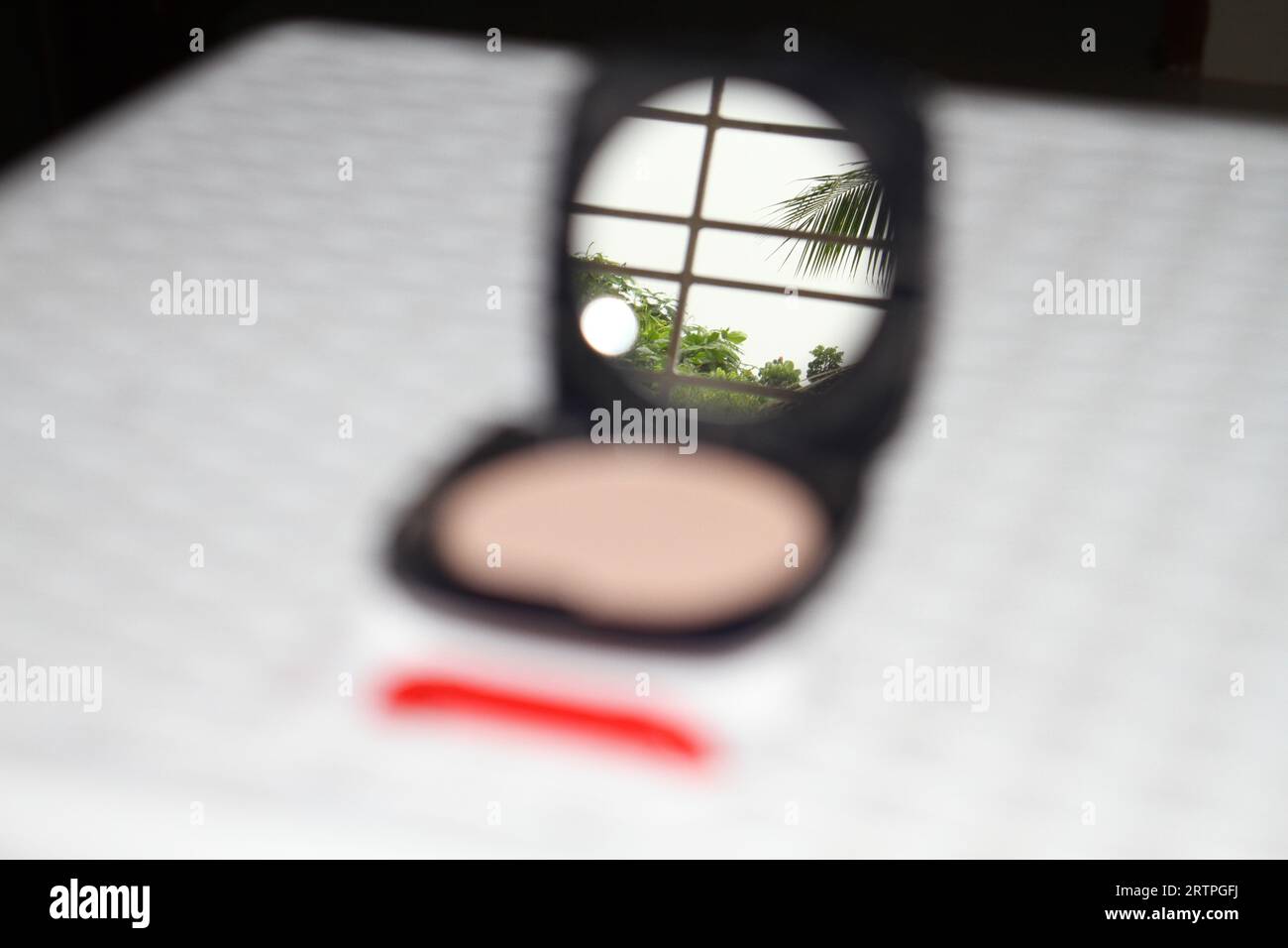 Beauty mirror light hi-res stock photography and images - Alamy