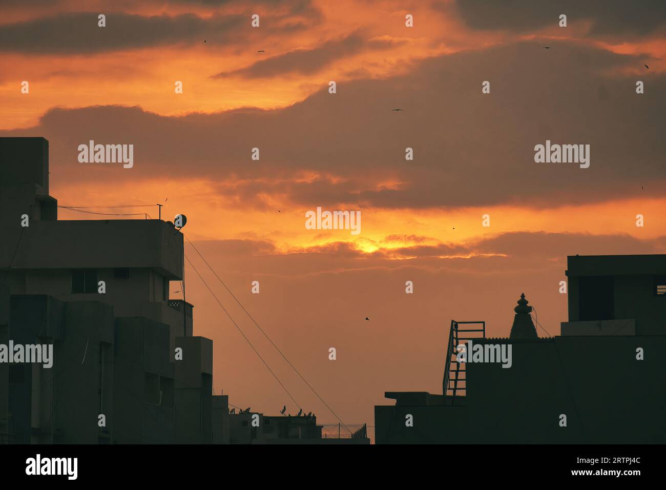 Rajkot, India. 14th September, 2023. India Weather: Sunset Delights Unforgettable Moments in Rajkot's Colorful Sky. Credit: Nasirkhan Davi/Alamy Live News Stock Photo