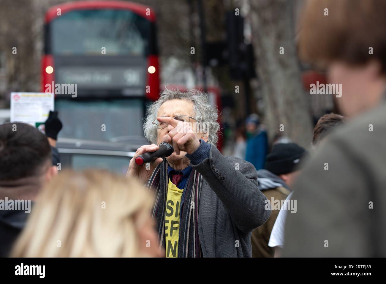 Piers Corbyn, brother of former Labour Party leader Jeremy Corbyn, addresses the crowd during a protest against the expansion of ULEZ in London. Stock Photo