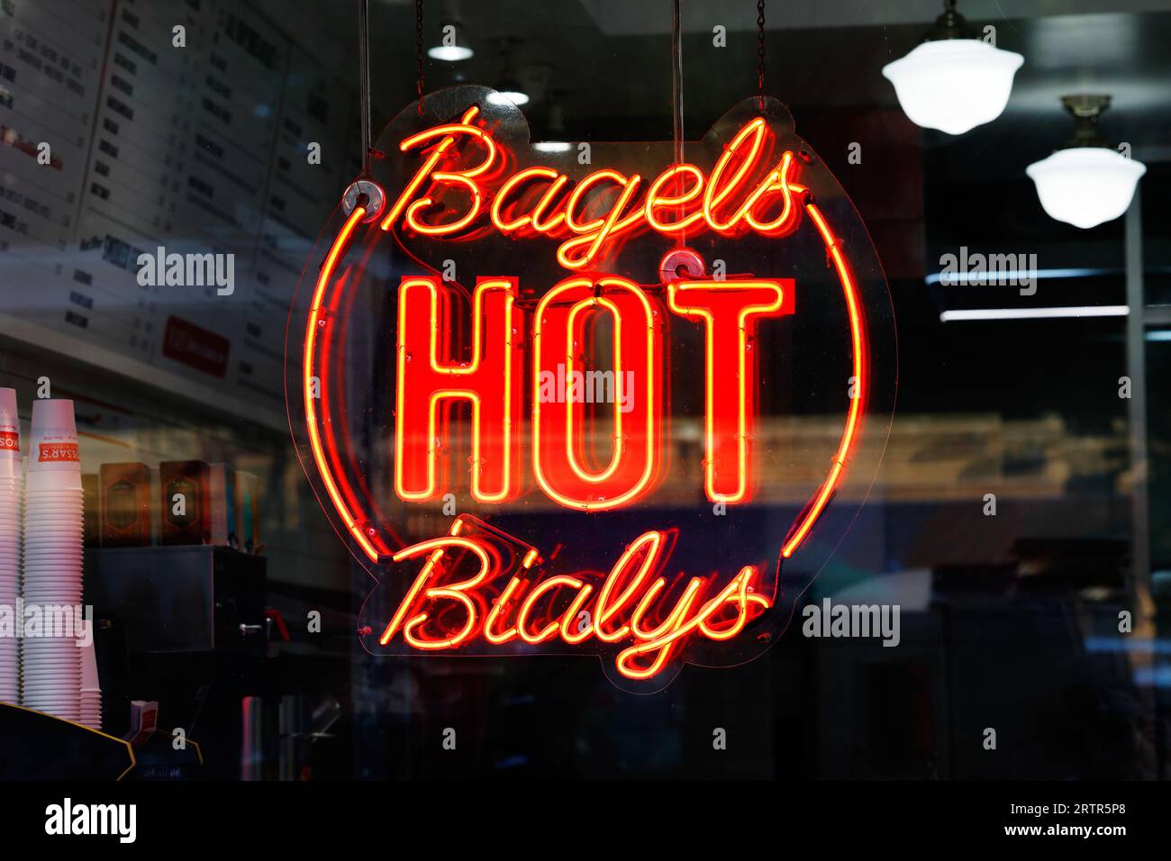 Neon sign advertising 'HOT Bagels Bialys' at Kossar's Bagels & Bialys, 367 Grand St, New York City in Manhattan's Lower East Side. Stock Photo