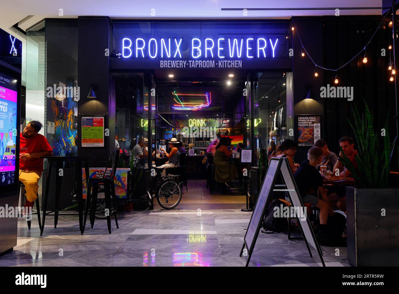 Bronx Brewery, 20 Hudson Yards, New York. NYC storefront photo of a brewery and taproom at a mall location. Stock Photo