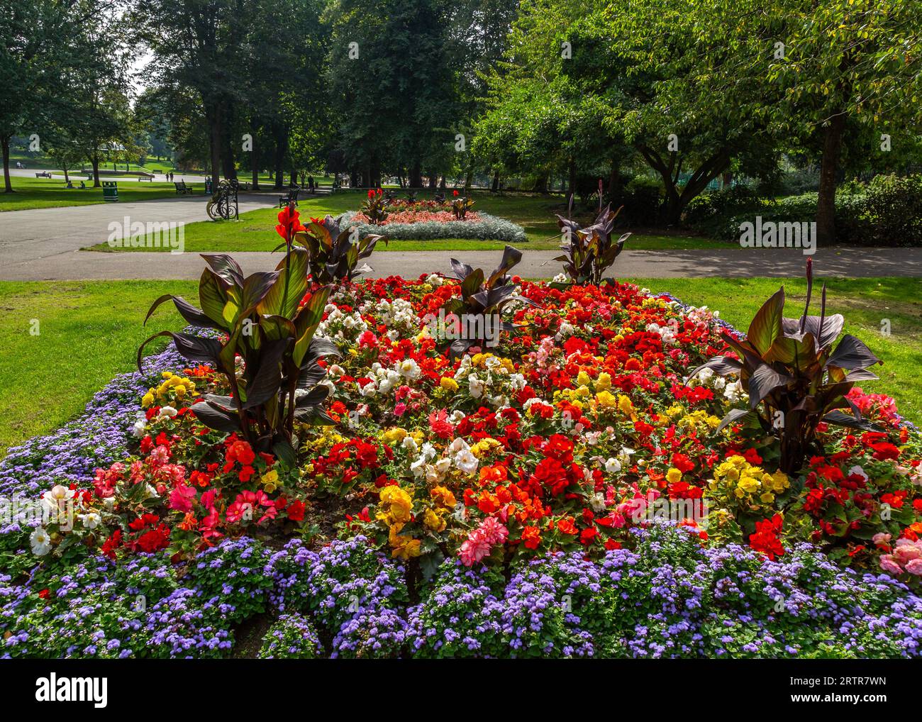 Beautiful scenic public park hi-res stock photography and images - Alamy