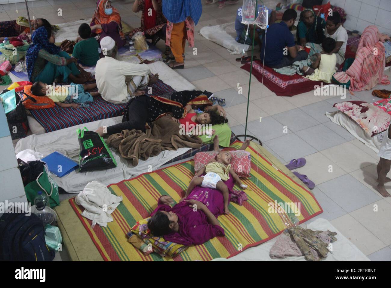 Dhaka Bangladesh september 14,2023A mother is lying with a child ...