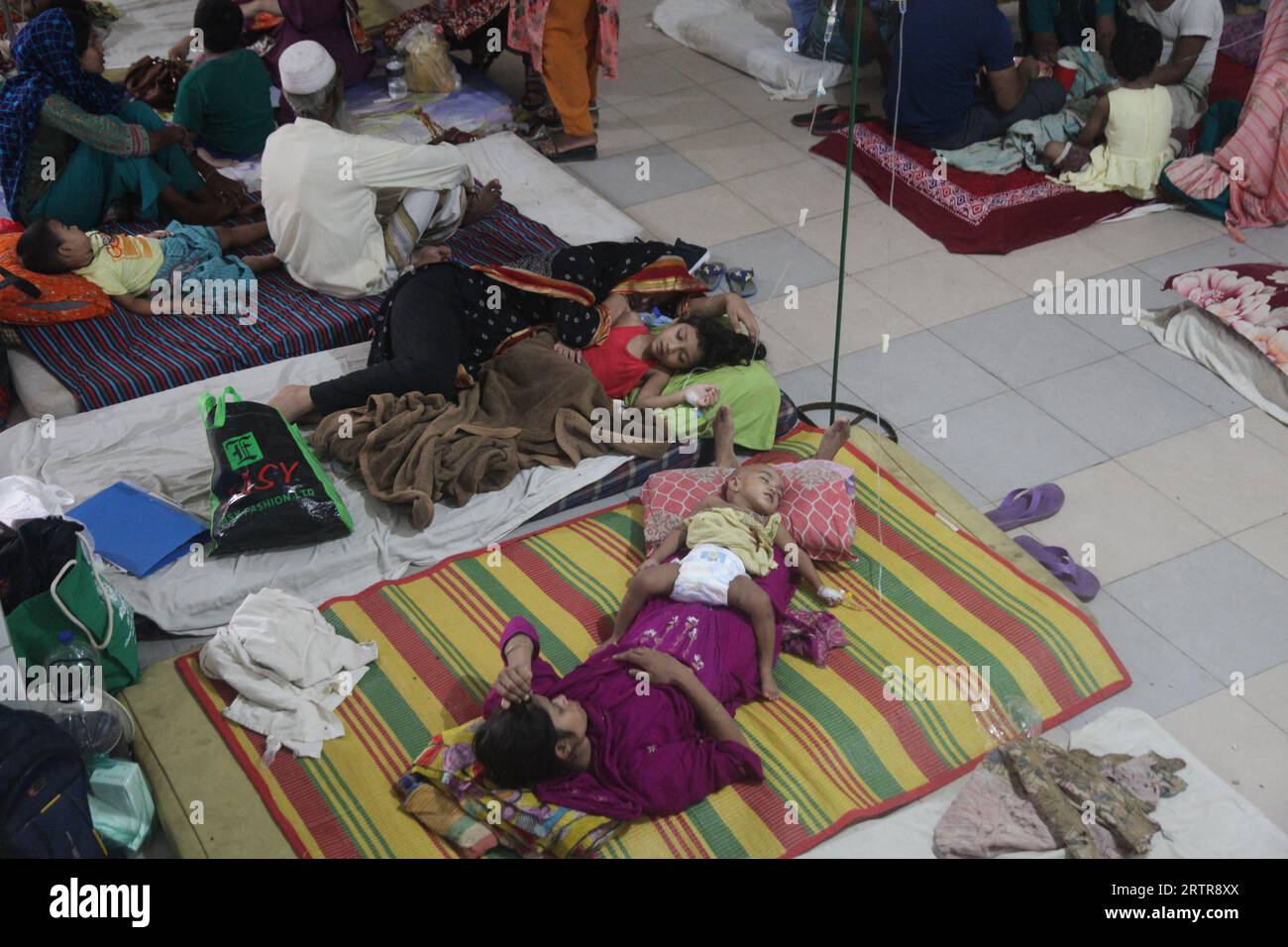Dhaka Bangladesh september 14,2023A mother is lying with a child ...