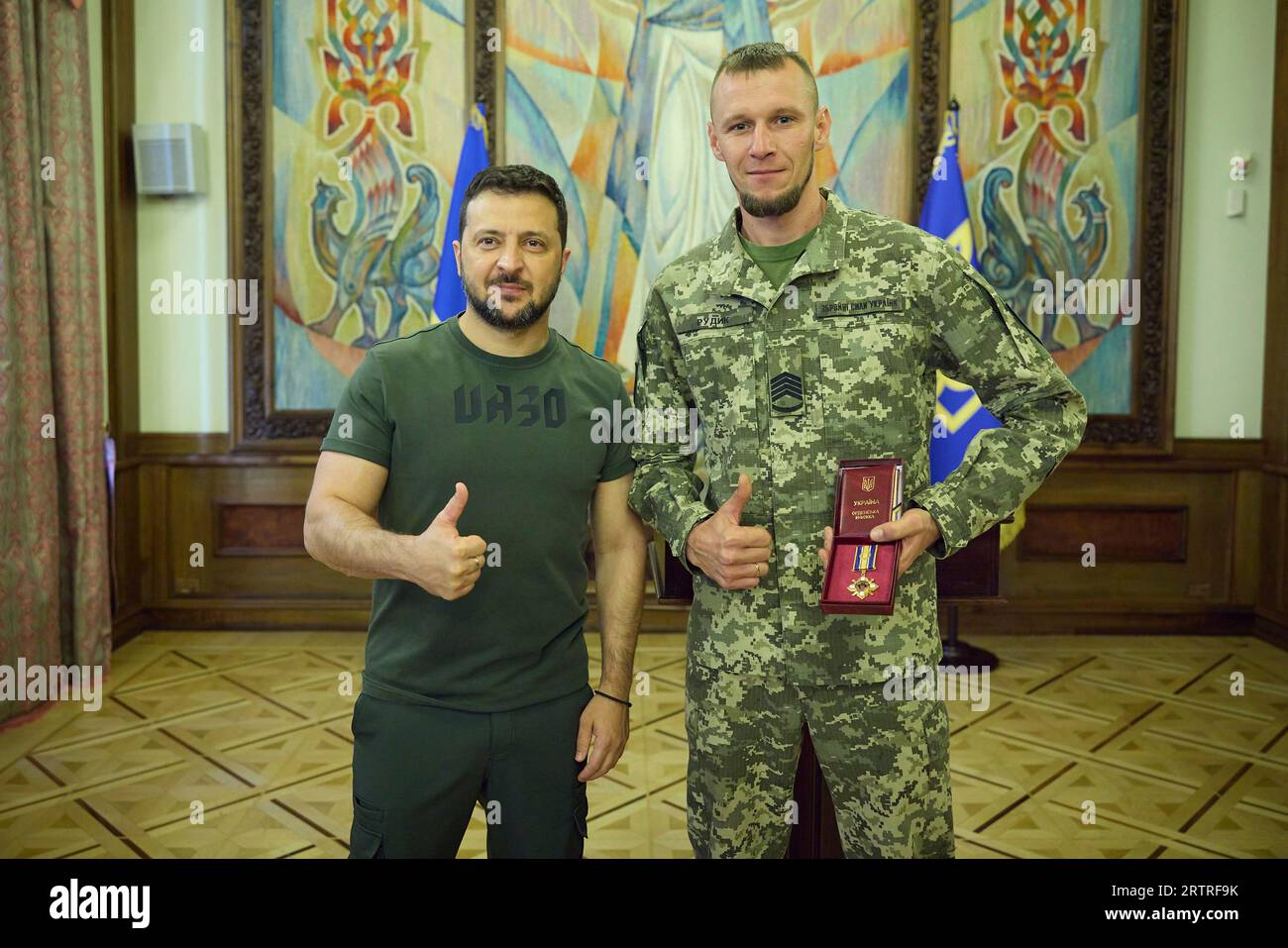Kyiv, Ukraine. 14th Sep, 2023. Ukrainian President Volodymyr Zelenskyy, left, presents military medals to soldiers with the tank divisions to mark Day of Tank Forces, at the Mariinskyi Palace, September 14, 2023 in Kyiv, Ukraine. Credit: Ukraine Presidency/Ukrainian Presidential Press Office/Alamy Live News Stock Photo