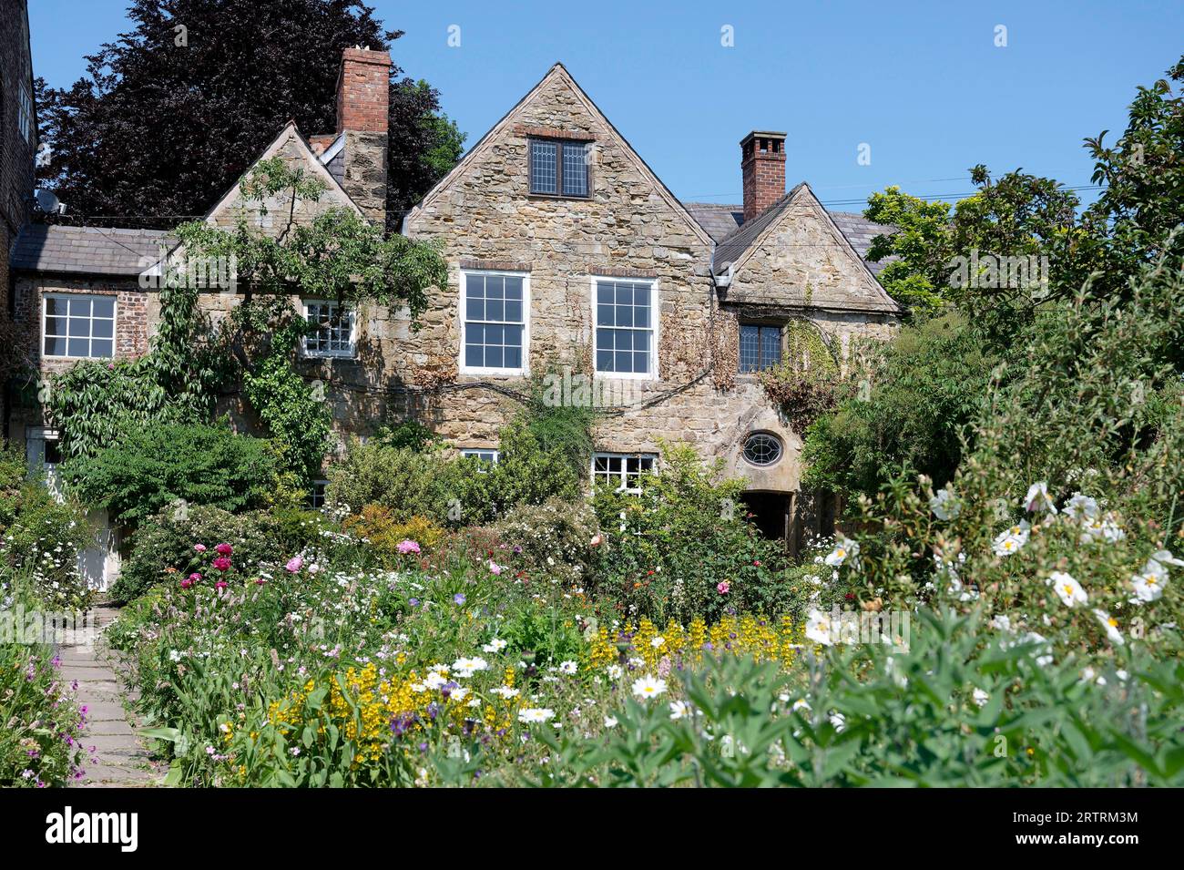 Walled garden england hi-res stock photography and images - Alamy