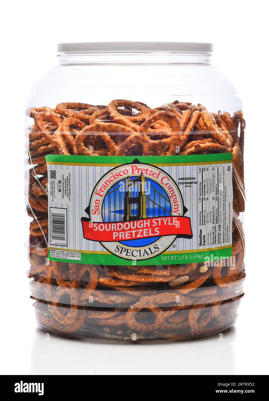 IRVINE, CALIFORNIA - 12 SEPT 2023: A barrel of Sourdough Pretzels from ... IRVINE, CALIFORNIA - 12 SEPT 2023: A barrel of Sourdough Pretzels from ...