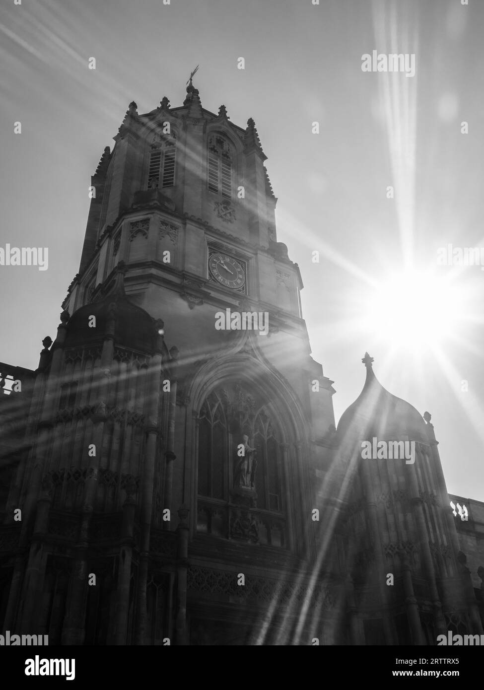 Sun behind Tom Tower, Christchurch College, University of Oxford, Oxfordshire, England, UK, GB. Stock Photo