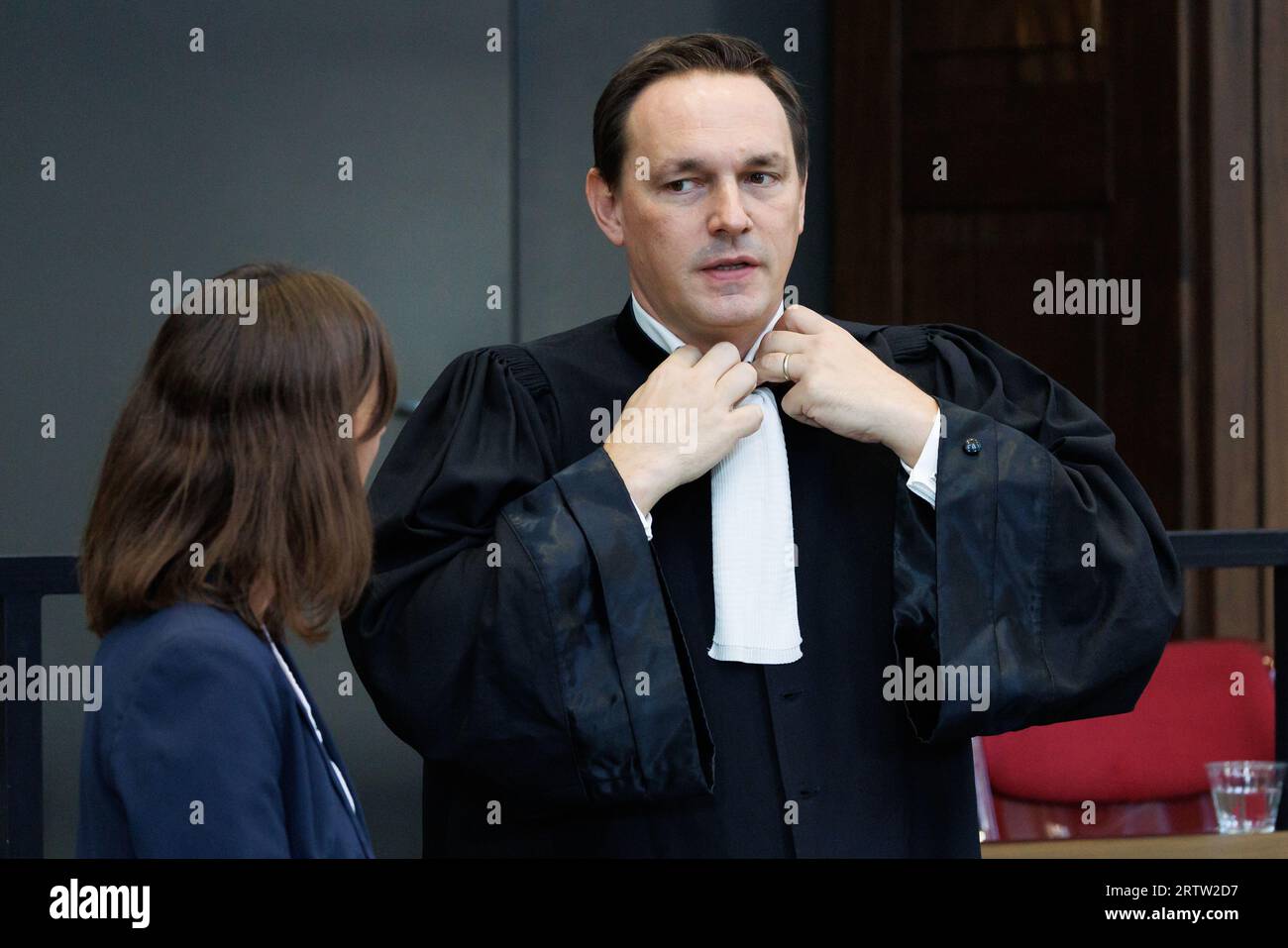 Brugge, Belgium. 15th Sep, 2023. Lawyer Filip De Reuse pictured during the first session in the trial concerning the robbery and murder of Roland Roelens, before the Assizes Court of West-Flanders, in Brugge, Friday 15 September 2023. Roland Roelens (66) had his throat slit in October 2016, but the suspected perpetrator, his neighbour Nico Torck, has died. The neighbour's wife, their daughter and an acquaintance still have to answer for their part in the facts. BELGA PHOTO KURT DESPLENTER Credit: Belga News Agency/Alamy Live News Stock Photo