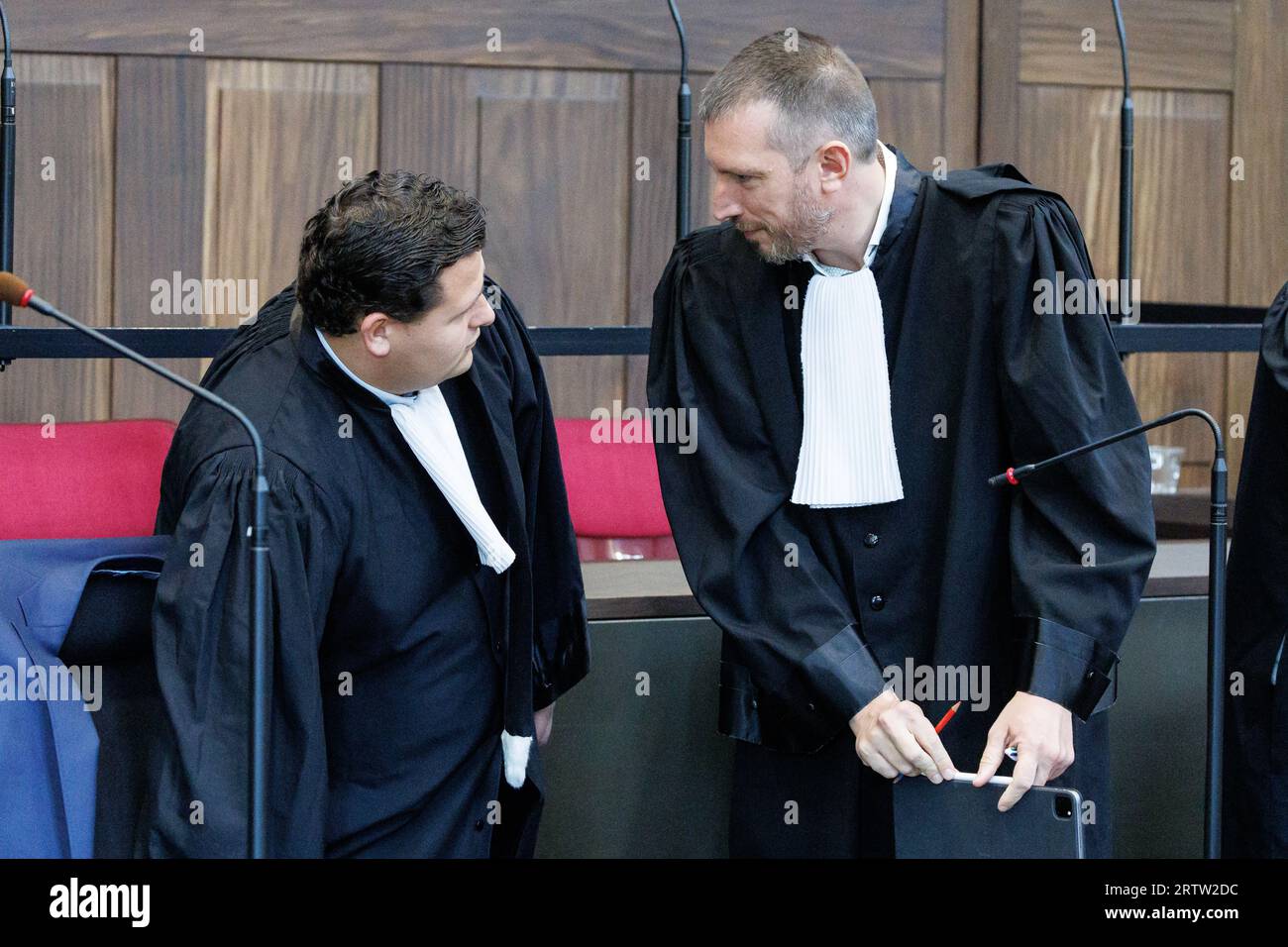 Brugge, Belgium. 15th Sep, 2023. Lawyer Gregory Everaert and Lawyer Maarten Vandermeersch pictured during the first session in the trial concerning the robbery and murder of Roland Roelens, before the Assizes Court of West-Flanders, in Brugge, Friday 15 September 2023. Roland Roelens (66) had his throat slit in October 2016, but the suspected perpetrator, his neighbour Nico Torck, has died. The neighbour's wife, their daughter and an acquaintance still have to answer for their part in the facts. BELGA PHOTO KURT DESPLENTER Credit: Belga News Agency/Alamy Live News Stock Photo