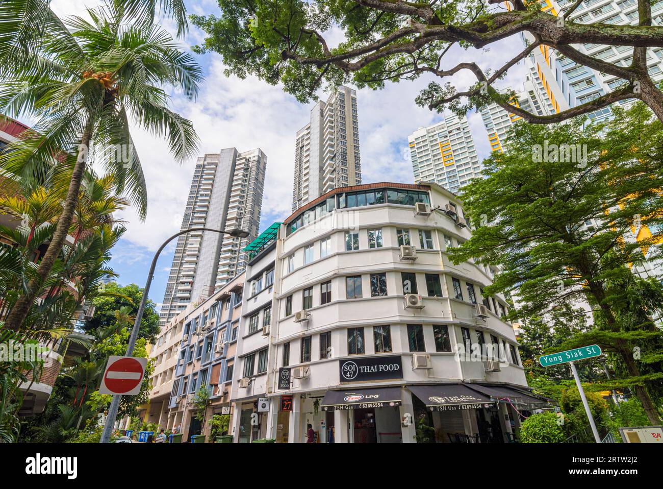 Old and new flats in the Tiong Bahru Estate, Singapore Stock Photo