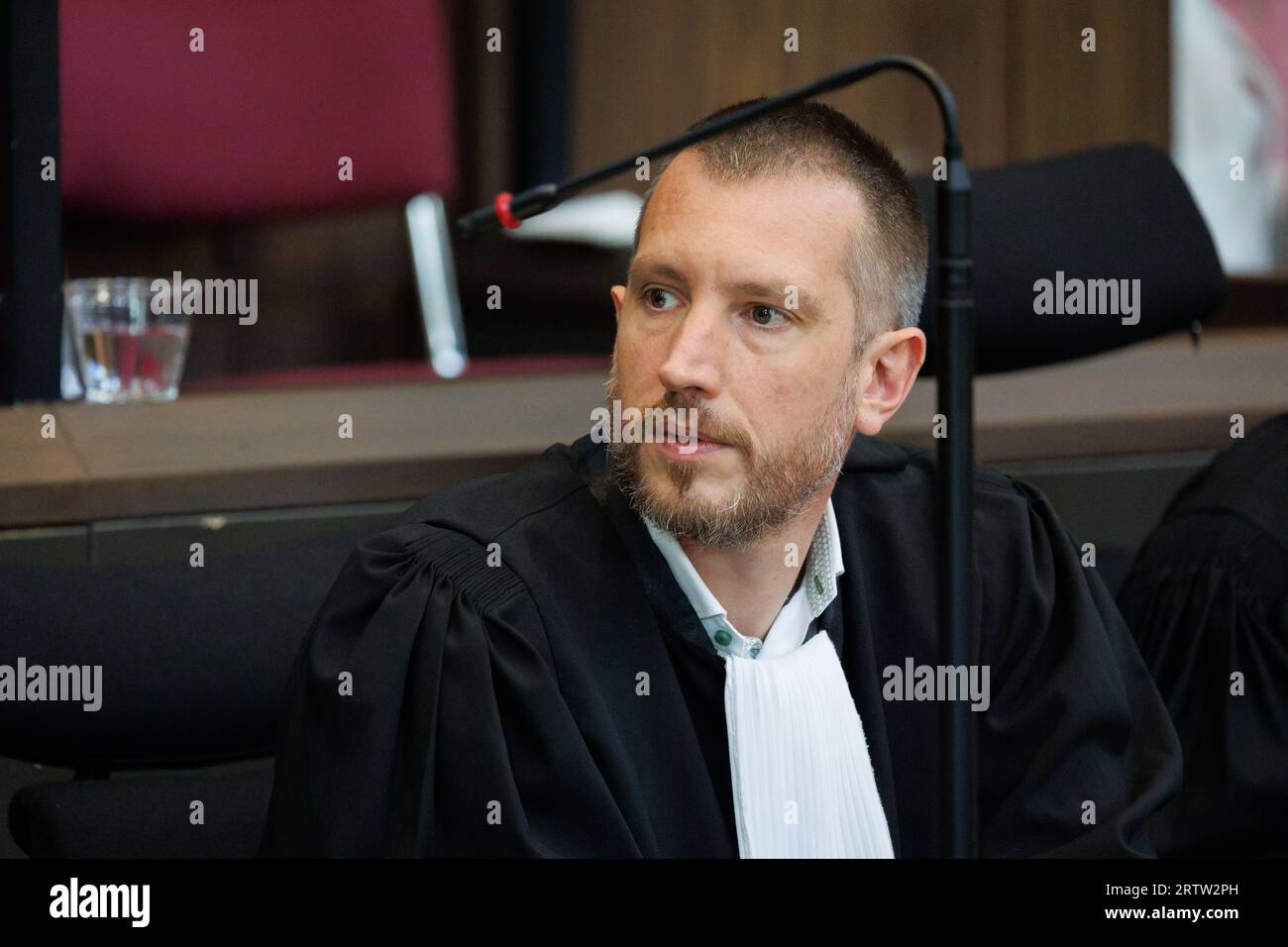 Brugge, Belgium. 15th Sep, 2023. Lawyer Maarten Vandermeersch pictured during the first session in the trial concerning the robbery and murder of Roland Roelens, before the Assizes Court of West-Flanders, in Brugge, Friday 15 September 2023. Roland Roelens (66) had his throat slit in October 2016, but the suspected perpetrator, his neighbour Nico Torck, has died. The neighbour's wife, their daughter and an acquaintance still have to answer for their part in the facts. BELGA PHOTO KURT DESPLENTER Credit: Belga News Agency/Alamy Live News Stock Photo