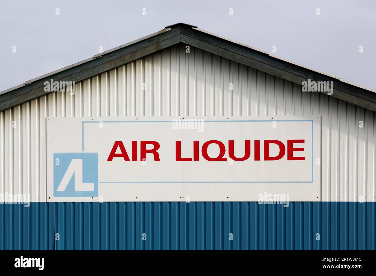 Air Liquide logo on a wall. Air Liquide is a French multinational company which supplies industrial gases and services to various industries Stock Photo