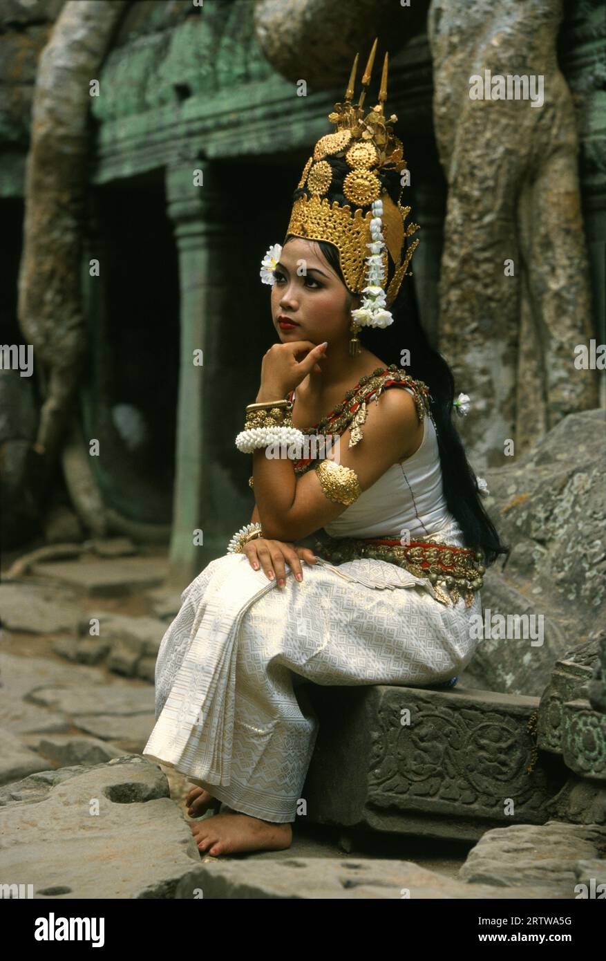Temple Dancer Temple dancer, Ta Prom temple Stock Photo - Alamy