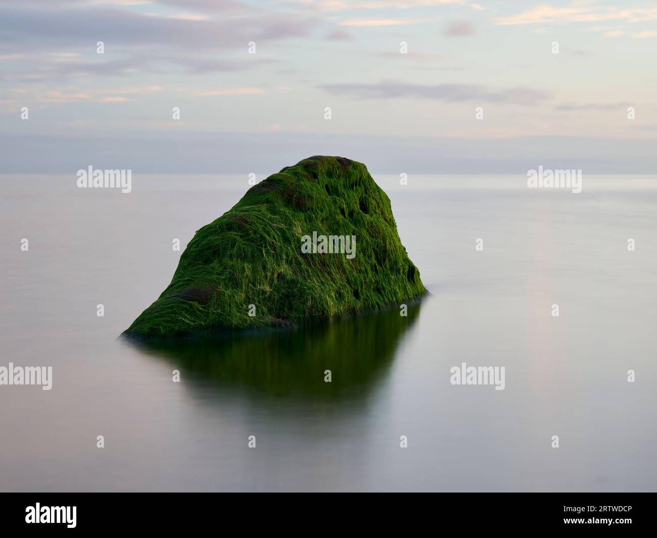 Rock in the water hi-res stock photography and images - Alamy