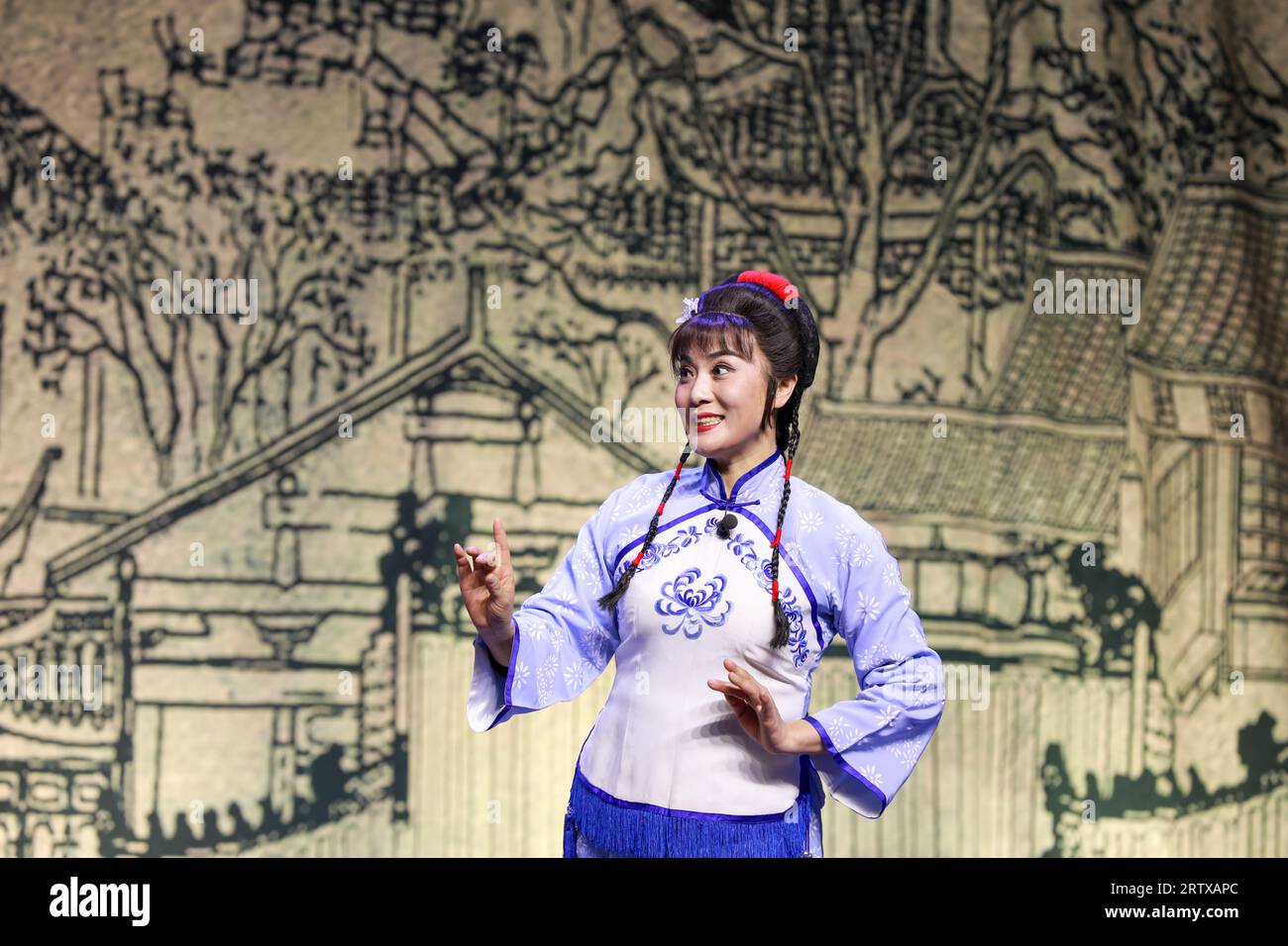 Traditional drama hi-res stock photography and images - Alamy