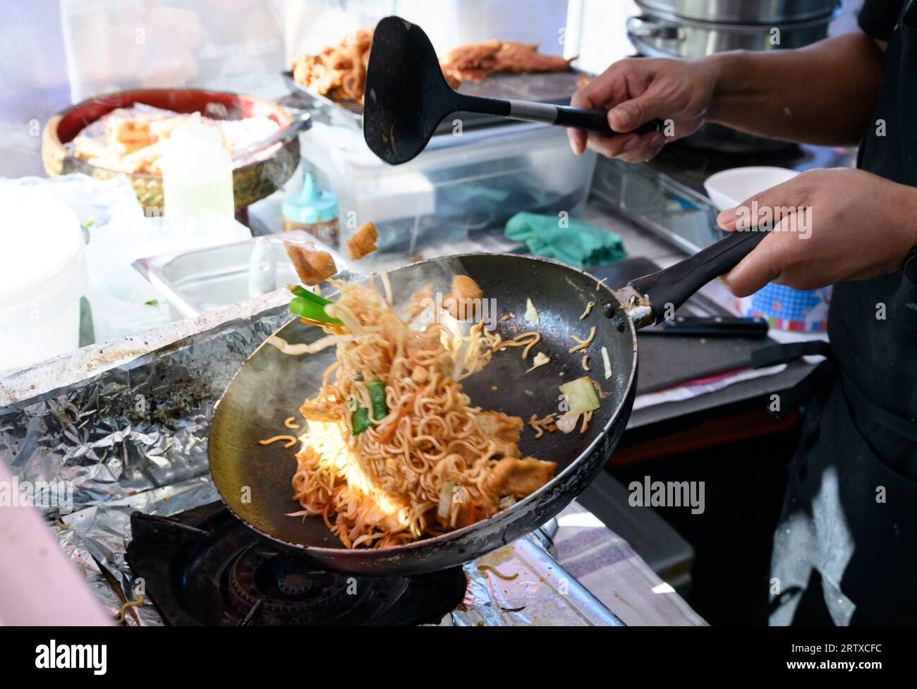 15 September 2023, Berlin Lattaya Nukulrak cooks in his mobile kitchen