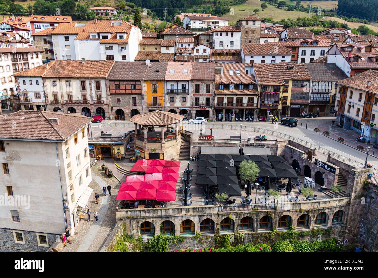 Foto de Plaza Capitán Palacios en Potes, Cantabria