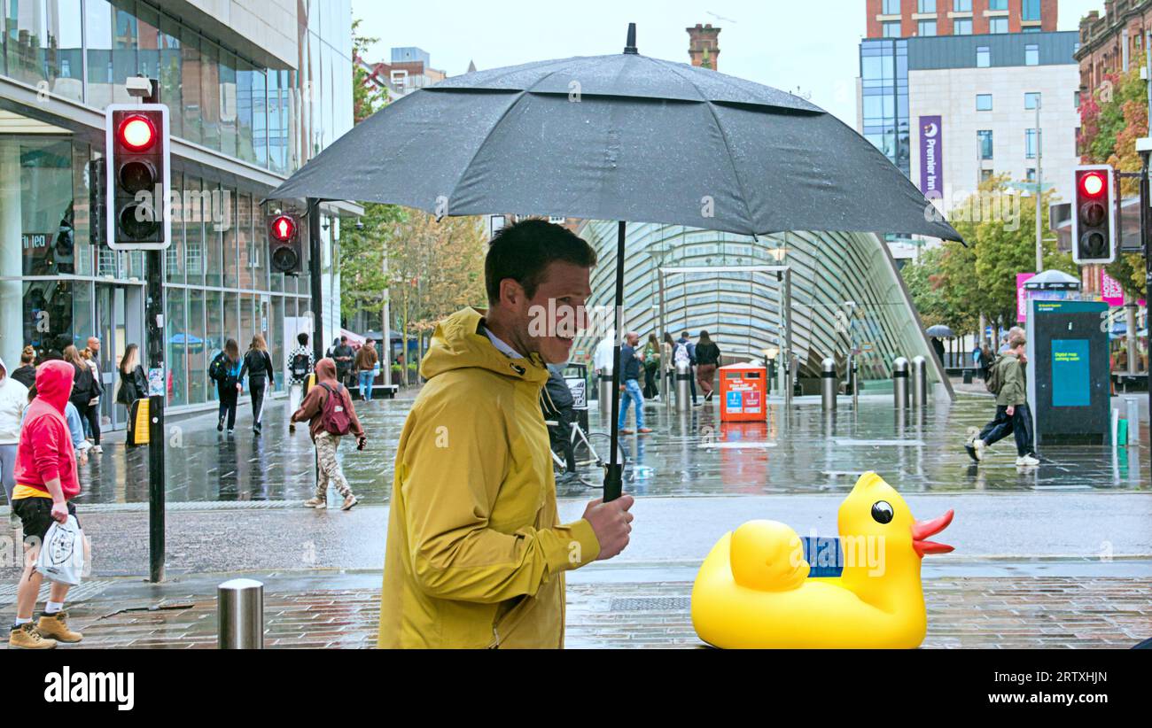 Glasgow, Scotland, UK. 15th  September, 2023. UK Weather:  Raining in the city centre saw locals and tourists with their umbrellas stride the style mile and shopping capital of Scotland. Credit Gerard Ferry/Alamy Live News Stock Photo