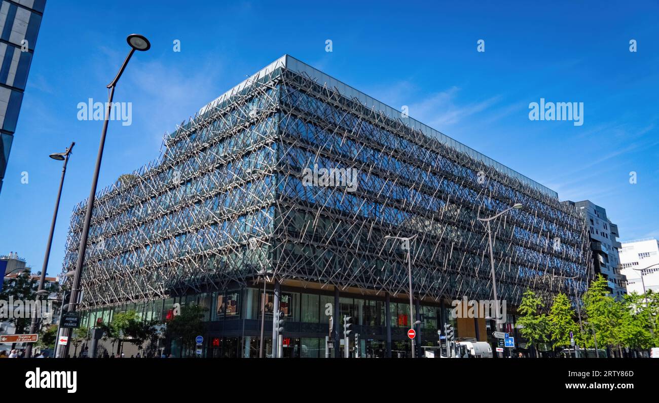 Accenture France Accenture Office building in Paris 13th district - CITY OF PARIS, FRANCE - SEPTEMBER 4. 2023 Stock Photo - Alamy