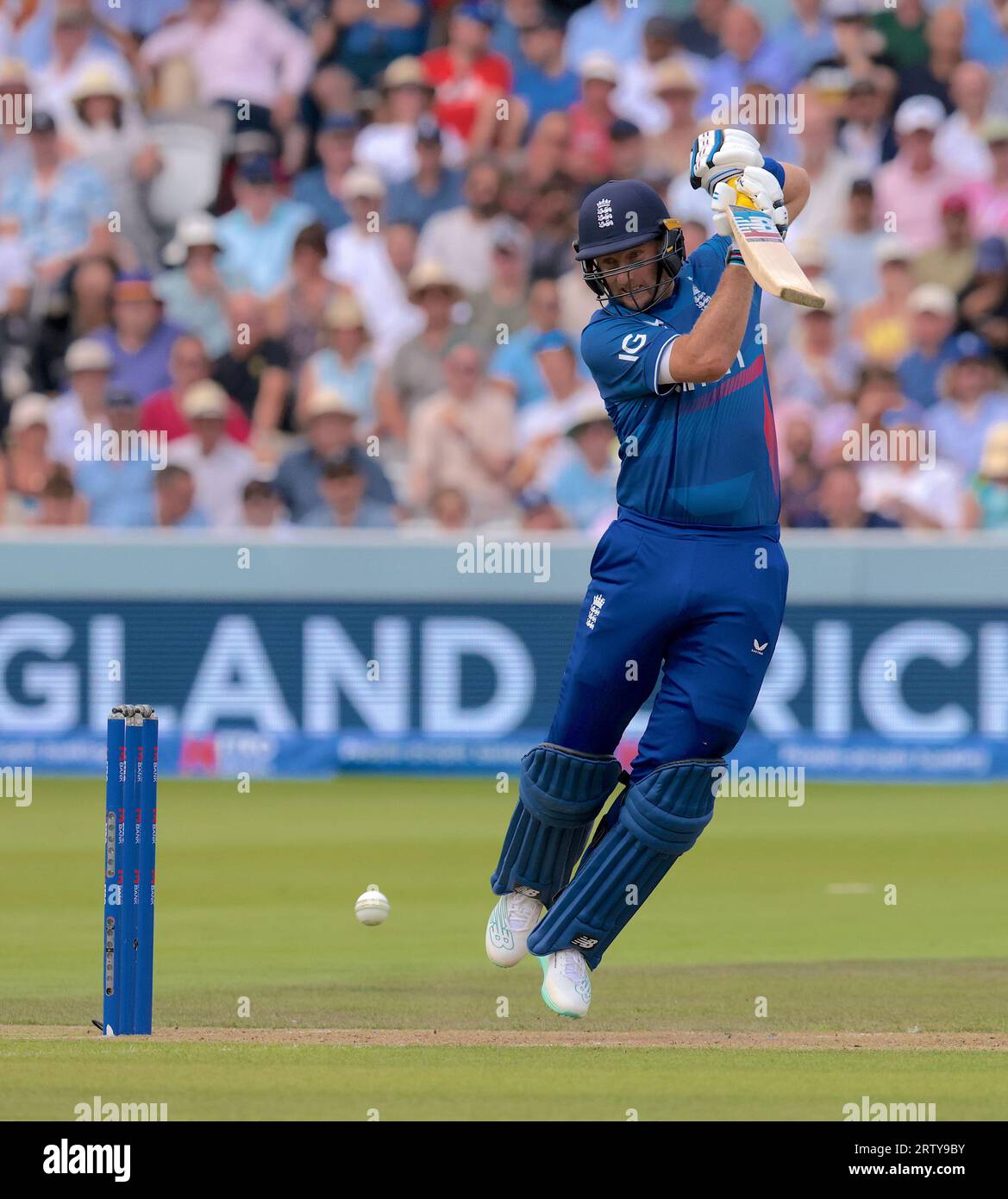 London, UK. 15th Sep, 2023. England's Joe Root batting as England take on New Zealand in the 4th Metro Bank One Day International at Lords Credit: David Rowe/Alamy Live News Stock Photo