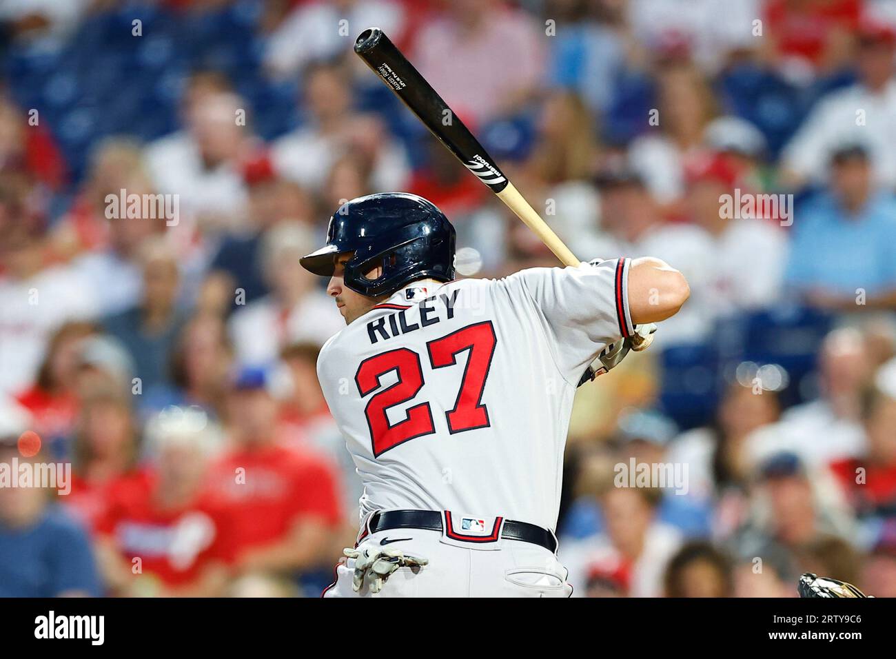 Update! Day 2 of #AustinRiley Homerun to the face. Phillies fan took the  ball. Austin Riley, let me get a signed ball! : r/Braves