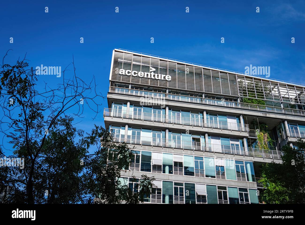 Accenture France Accenture Office building in Paris 13th district - CITY OF PARIS, FRANCE - SEPTEMBER 4. 2023 Stock Photo - Alamy