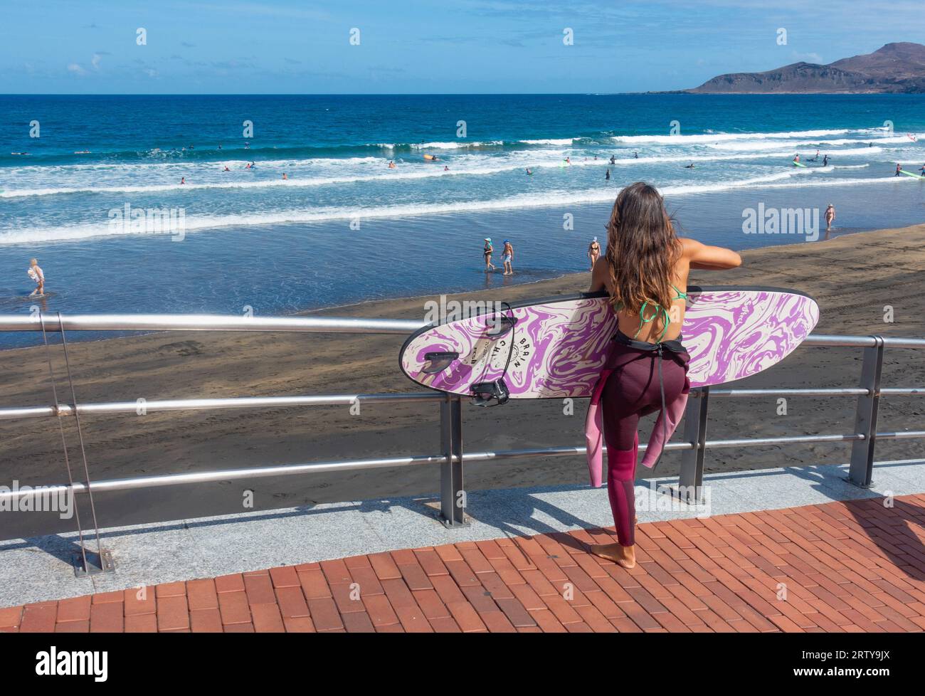 Gran Canaria, Canary Islands, Spain, 15th September, 2023. Surfers heading out from the city beach in Las Palmas on Gran Canaria. Credit: Alan Dawson/Alamy Live News. Stock Photo