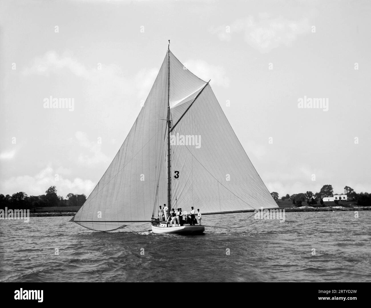 Greenwich, Connecticut 1890 The "Alcedo" takes part in a regatta at the ...