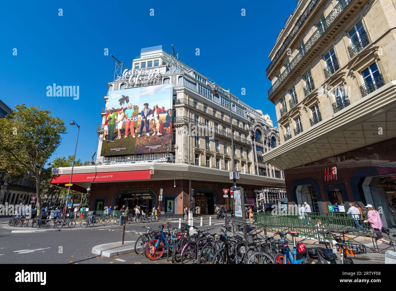 Lacoste shop sign hi-res stock photography and images - Alamy