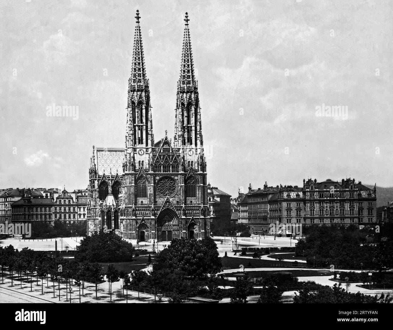 Vienna, Austria    1900 The Votive Church on Maximilian Plaza in Vienna. Stock Photo