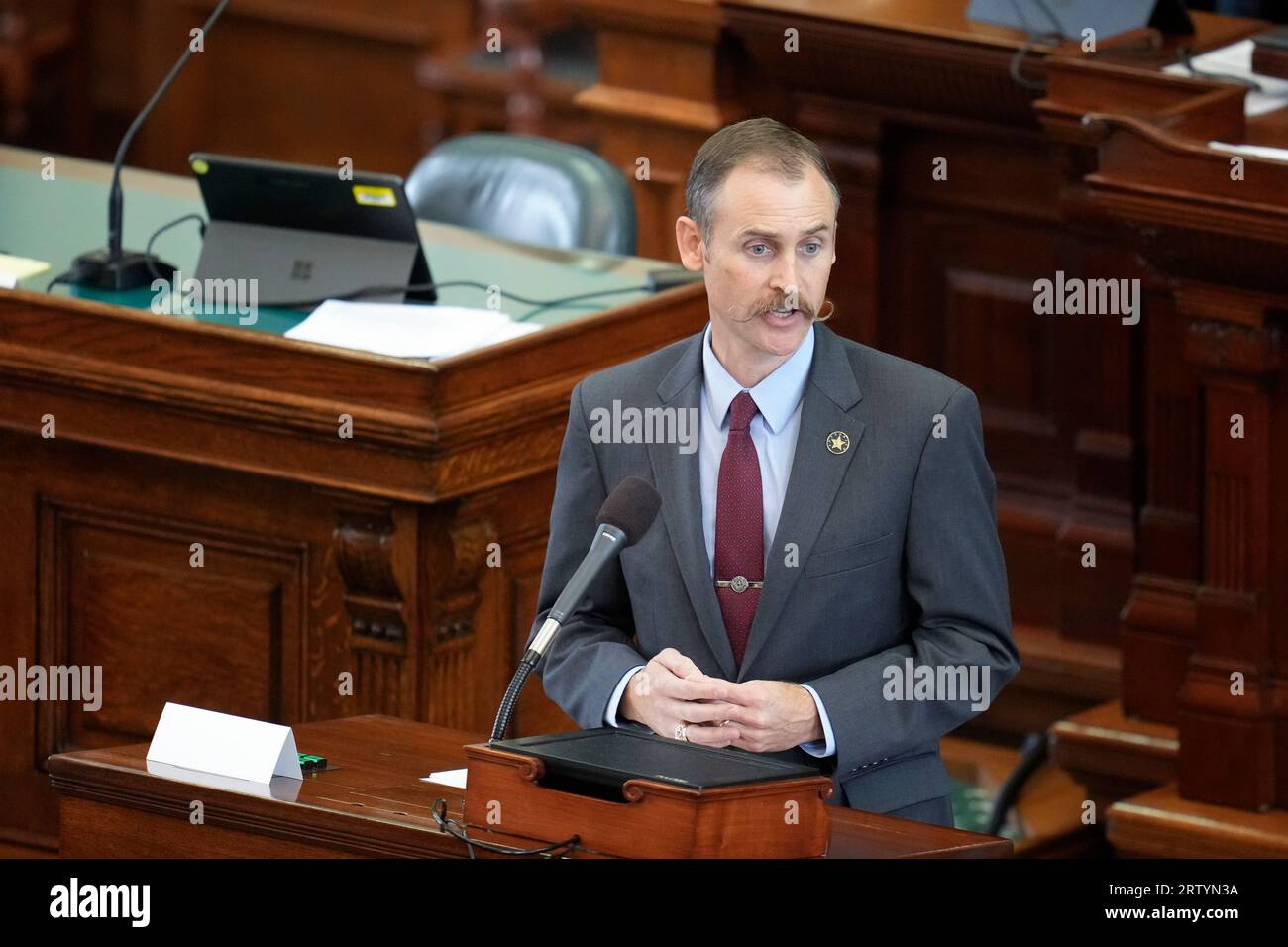 Austin, United States. 15th Sep, 2023. House impeachment manager Rep. ANDREW MURR gives final arguments as both sides have rested in Texas Attorney General Ken Paxton's impeachment trial in the Texas Senate on September 15, 2023. The jury is deliberating the charges late Friday afternoon. Credit: Bob Daemmrich/Alamy Live News Stock Photo