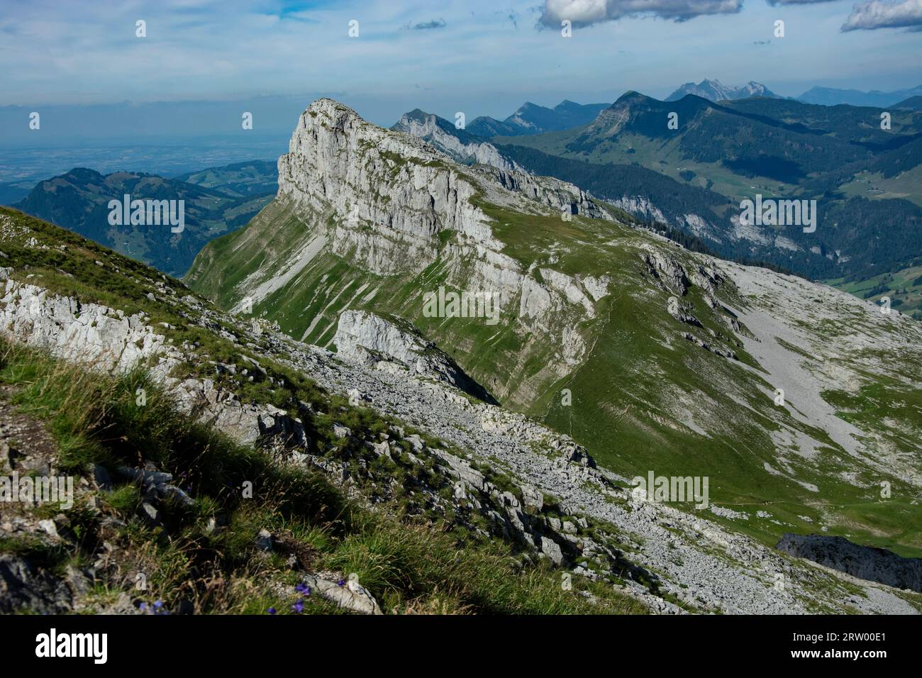 Fernblick vom Grat der Luzerner Schratteflue Stock Photo - Alamy