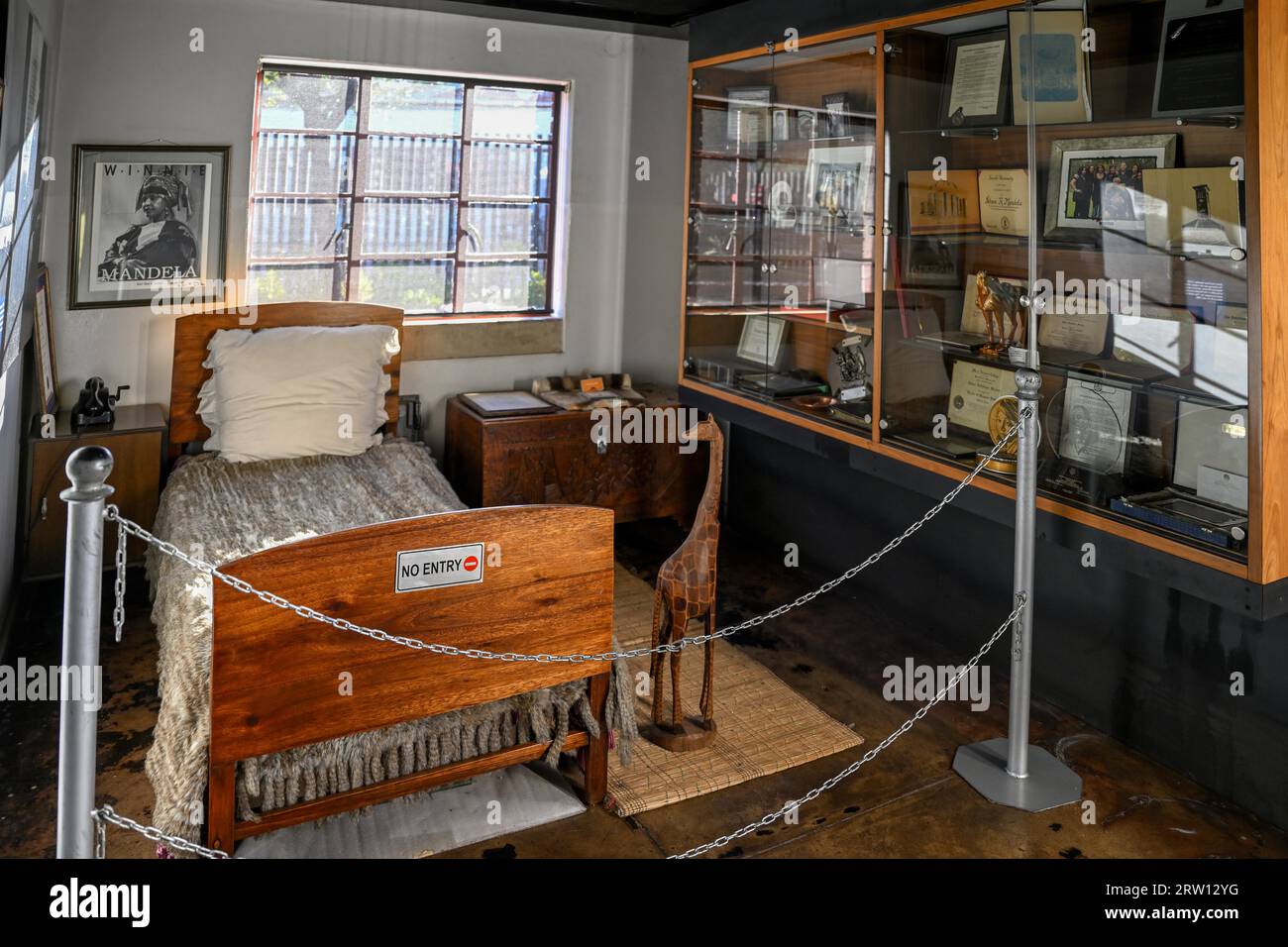 Mandela House, former home of Nelson Mandela, now a museum, bedroom, Soweto,  Township, Johannesburg, Gauteng Province, South Africa Stock Photo - Alamy, image size:1300x956